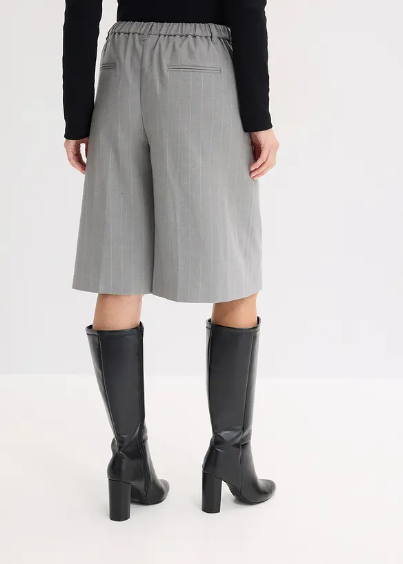 Kritstreckrandiga bermudas med gubbveck, bonprix