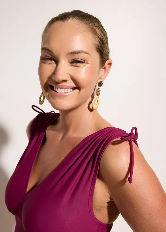 Baddr&auml;kt med l&auml;tt formande effekt och breda axelband, bonprix