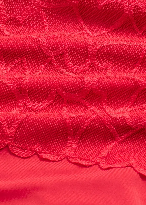 Stringtrosa med medelh&ouml;g formande effekt och hj&auml;rtm&ouml;nstrad spets, bonprix