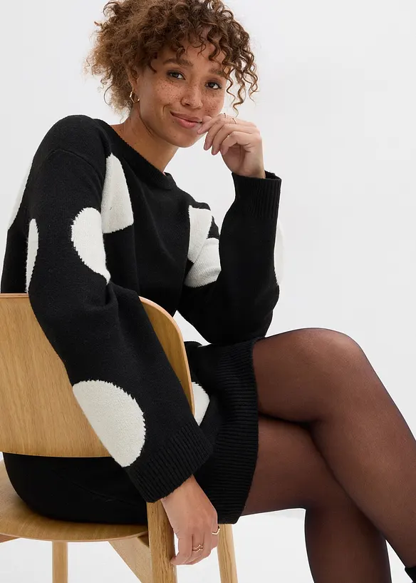 Stickad, prickig kl&auml;nning i oversizemodell, bonprix