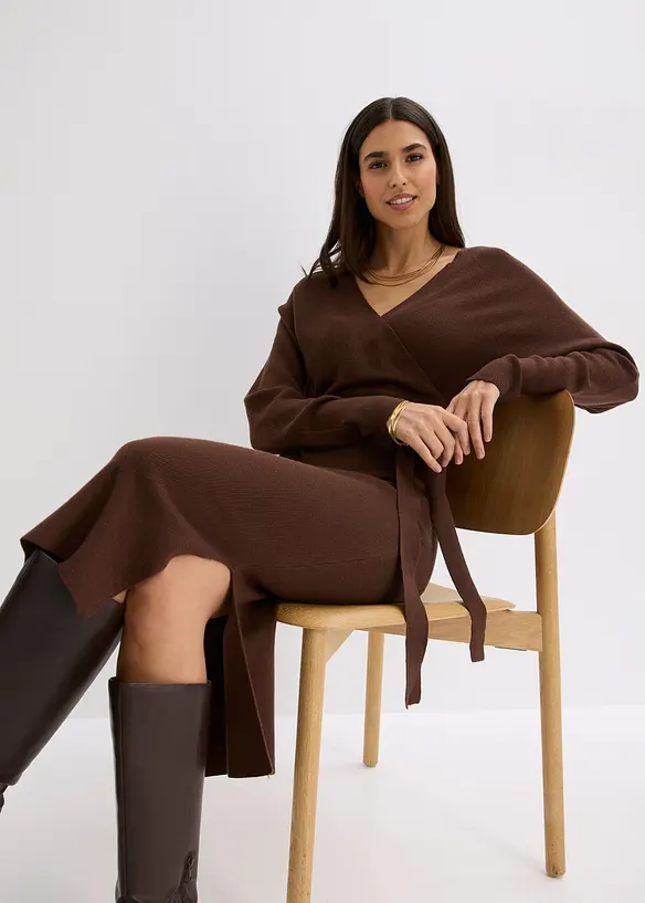 Stickad kl&auml;nning i f&ouml;ljsam viskosmix, bonprix