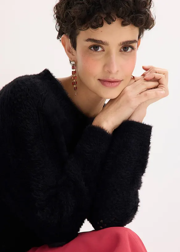 H&aring;lstickad tr&ouml;ja med fj&auml;dergarn, bonprix