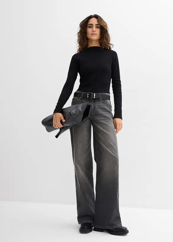 Ribbstickad topp med figurn&auml;ra passform, bonprix