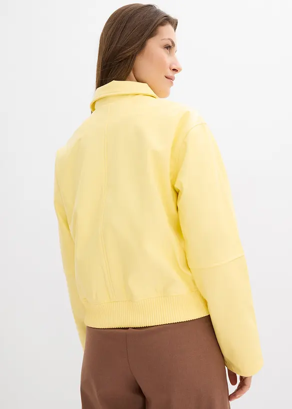 Kort jacka i skinnimitation, bonprix