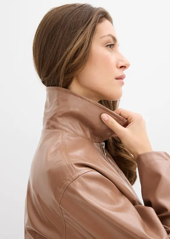 Kort jacka i skinnimitation, bonprix