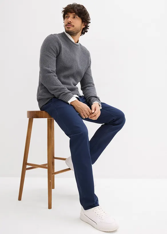 Stretchiga chinos med bekv&auml;m midja och sk&auml;rp, normal passform, raka ben, bonprix