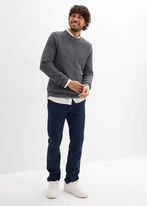 Stretchiga chinos med bekv&auml;m midja och sk&auml;rp, normal passform, raka ben, bonprix