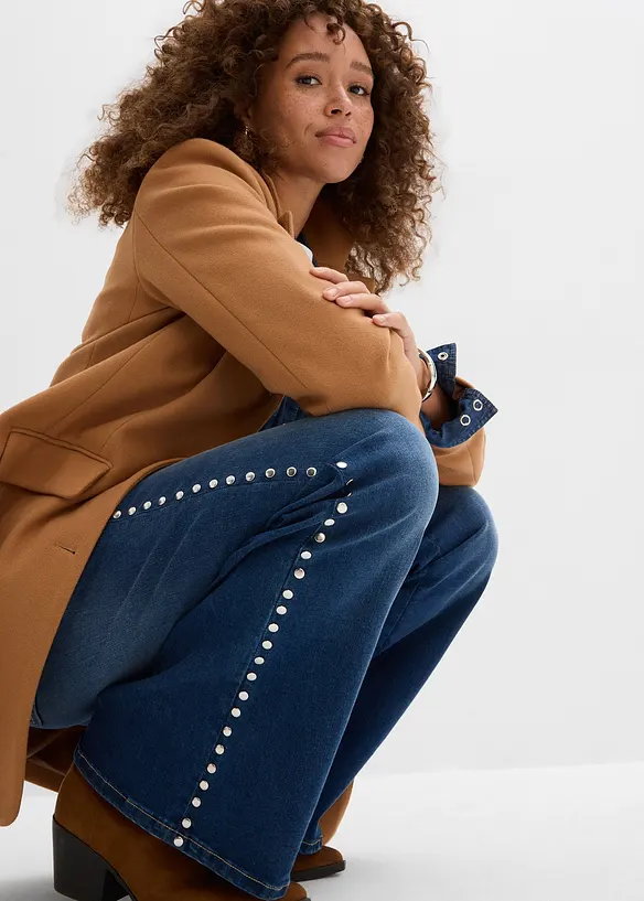 Flared jeans med h&ouml;g midja och nitar, bonprix