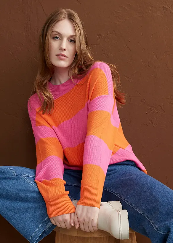 Finstickad tr&ouml;ja med rund halsringning och blockr&auml;nder, bonprix