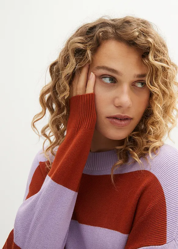 Finstickad tr&ouml;ja med rund halsringning och blockr&auml;nder, bonprix