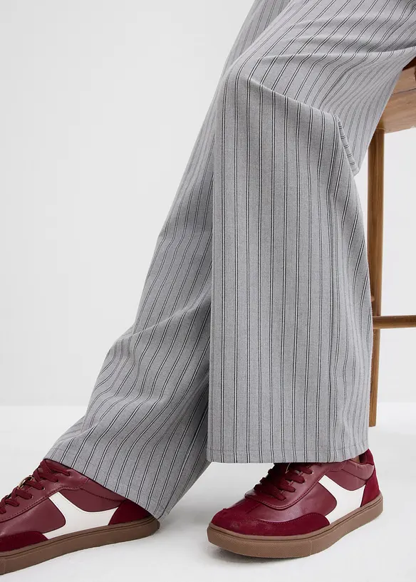 Vid dra-p&aring; byxa av material med mjukt fall, bonprix