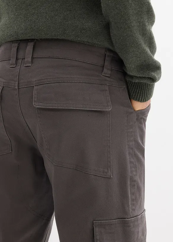 Cargobyxa i bomull med avslappnad passform och avsmalnande ben, bonprix