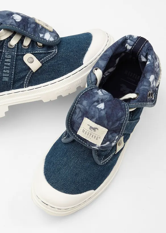 Sneakers med h&ouml;ga skaft fr&aring;n Mustang, av bomullscanvas, Mustang