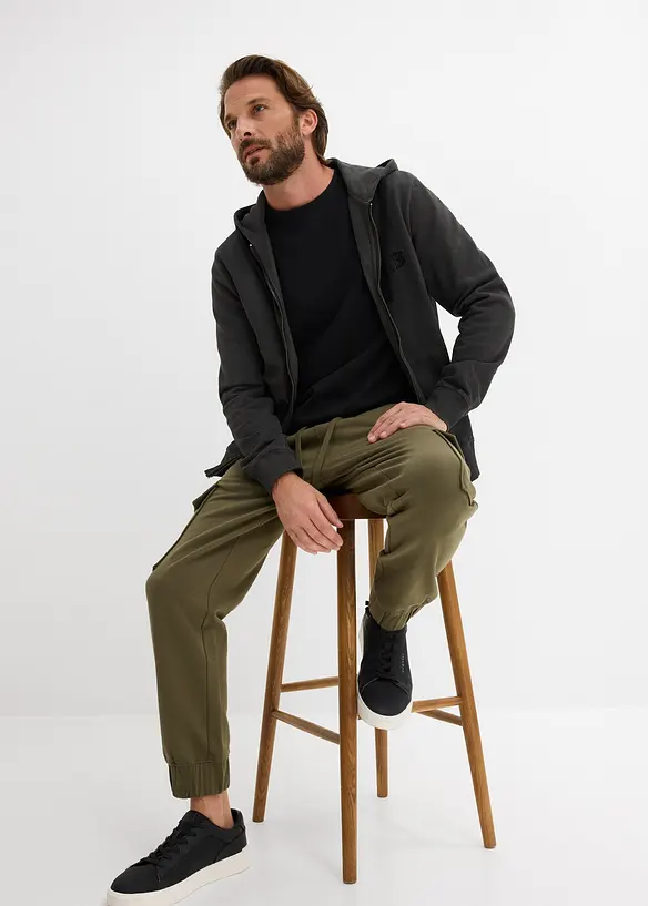 Joggingbyxa med cargofickor, avslappnad passform, bonprix