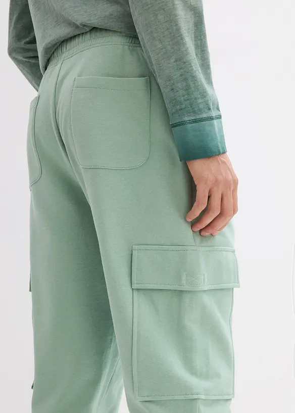 Joggingbyxa med cargofickor, avslappnad passform, bonprix