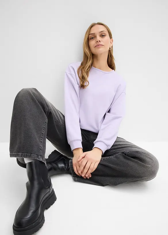 Sweatshirt i bomullsmix som &auml;r l&auml;ngre bak &auml;n fram, bonprix