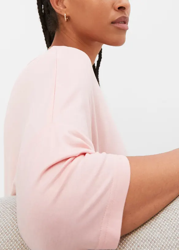 Fyrkantig T-shirt med b&aring;tringning i mjuk viskosmix, bonprix