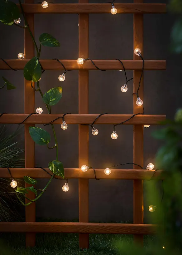 Ljusslinga med 50 sm&aring; LED-kulor och solceller, bonprix