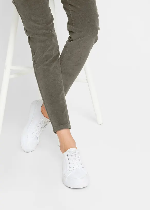 Manchesterbyxa med bekv&auml;m midja, bonprix