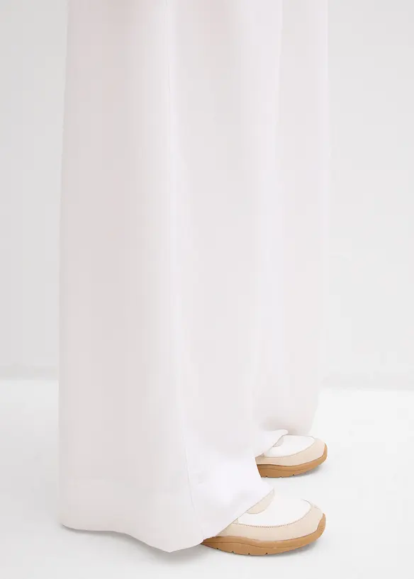 Byxa med gubbveck, av lyocell med mjukt fall, bonprix