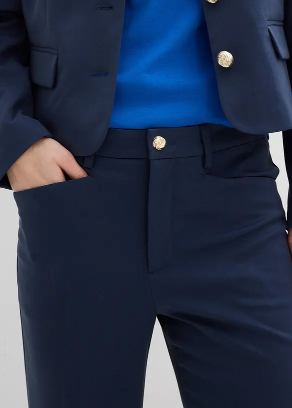 Utsv&auml;ngd 7/8-byxa med dekorativ knapp, bonprix