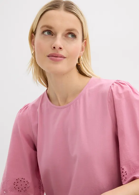 Topp med h&aring;lbroderi, bonprix