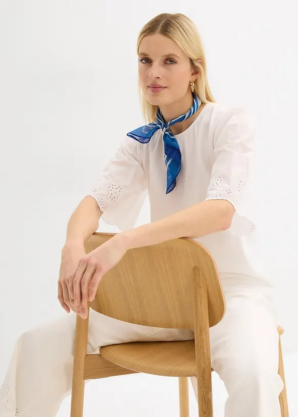 Topp med h&aring;lbroderi, bonprix