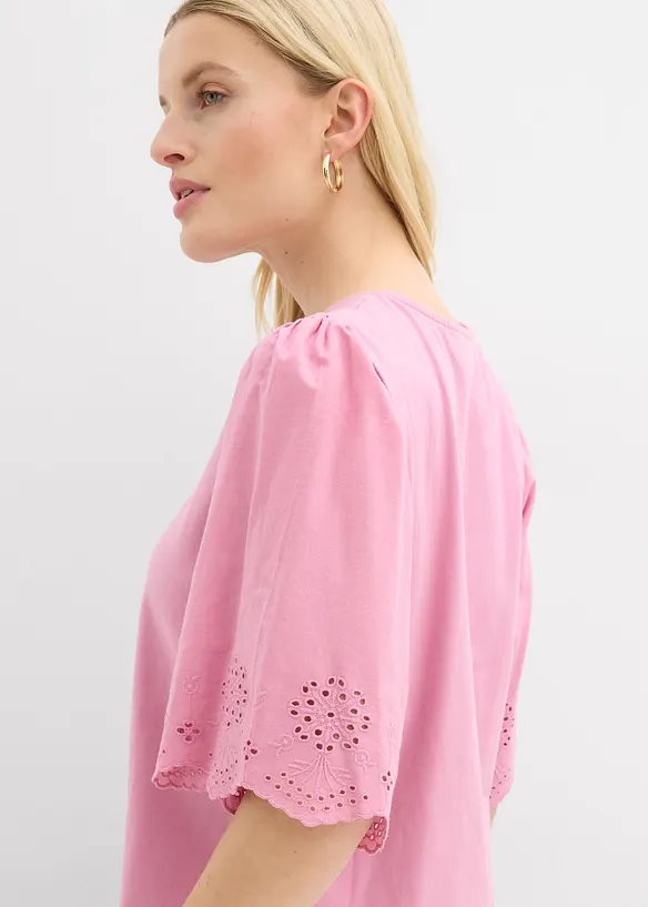 Topp med h&aring;lbroderi, bonprix