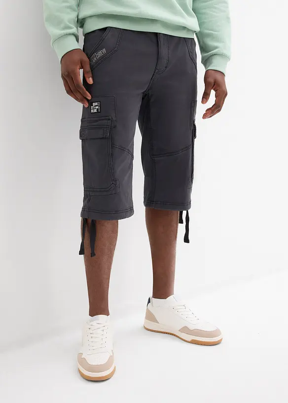 L&aring;nga shorts med stretch och cargofickor, normal passform, bonprix