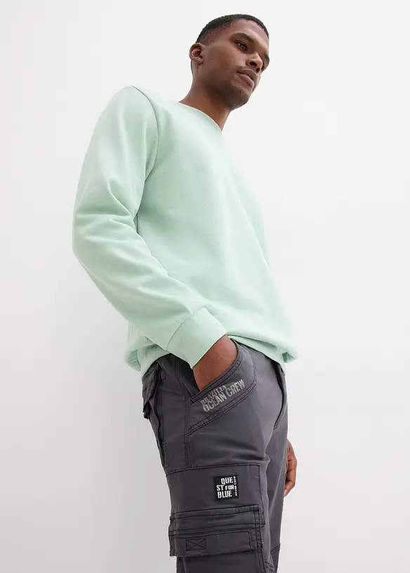 L&aring;nga shorts med stretch och cargofickor, normal passform, bonprix