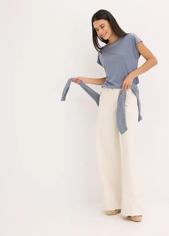 Topp med satindetaljer p&aring; axlarna, bonprix