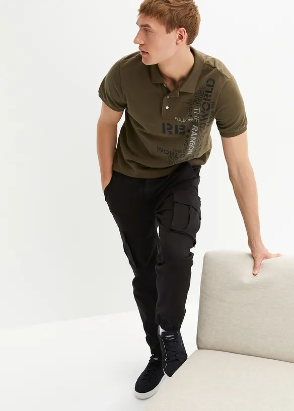 Cargobyxa i dra p&aring;-modell med raka ben, normal passform, bonprix