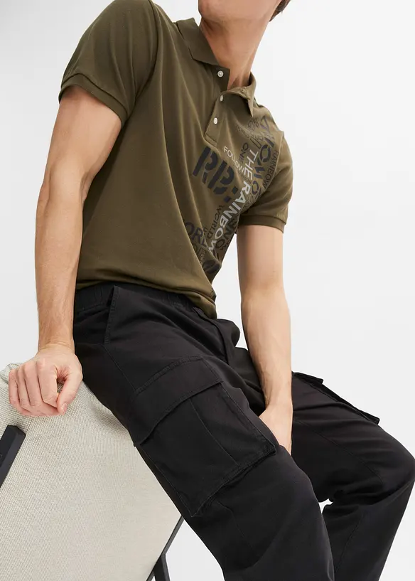 Cargobyxa i dra p&aring;-modell med raka ben, normal passform, bonprix