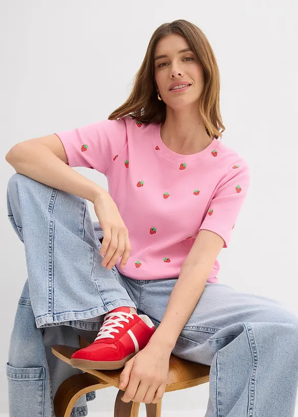 Ribbstickad topp i ekologisk bomull med broderi, bonprix