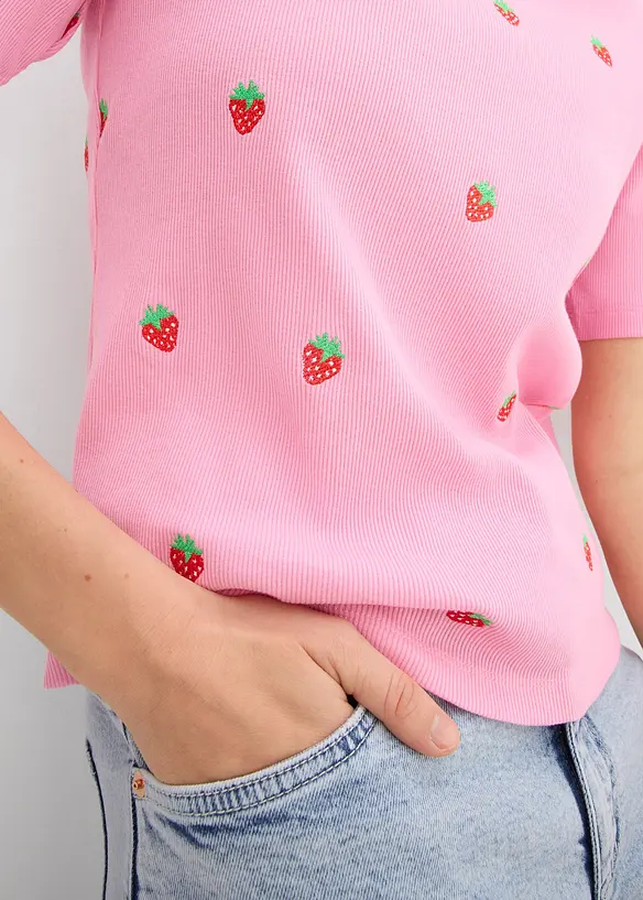 Ribbstickad topp i ekologisk bomull med broderi, bonprix