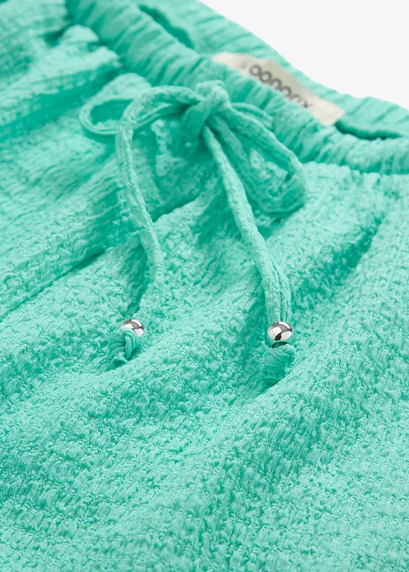 Dra p&aring;-shorts i kr&auml;ppat material med struktur, bonprix