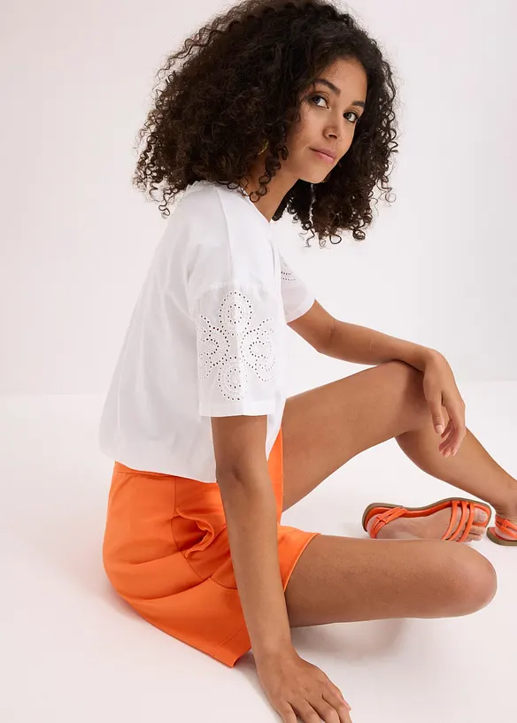 Topp med h&aring;lbroderi, bonprix