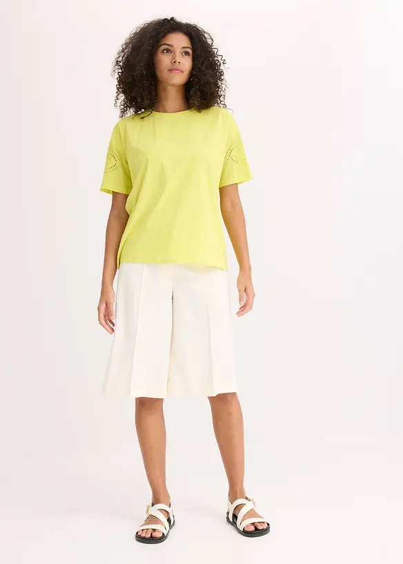 Topp med h&aring;lbroderi, bonprix