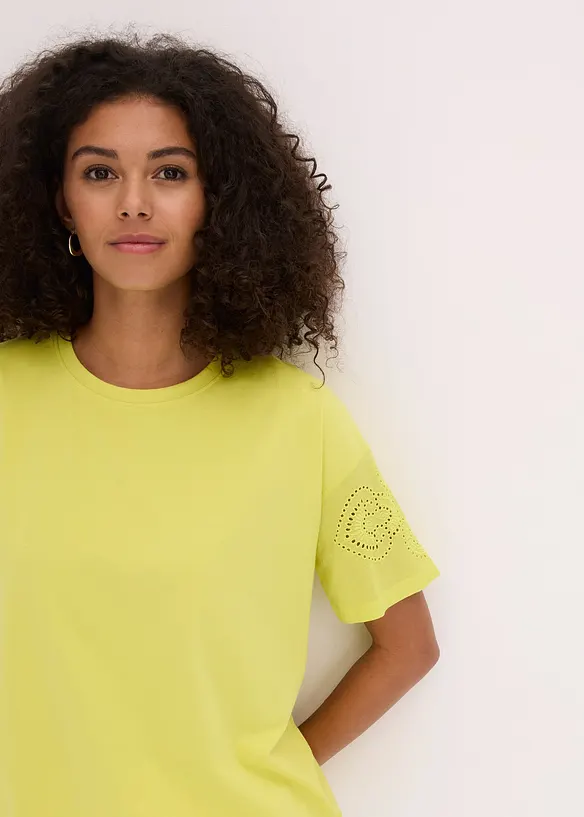 Topp med h&aring;lbroderi, bonprix