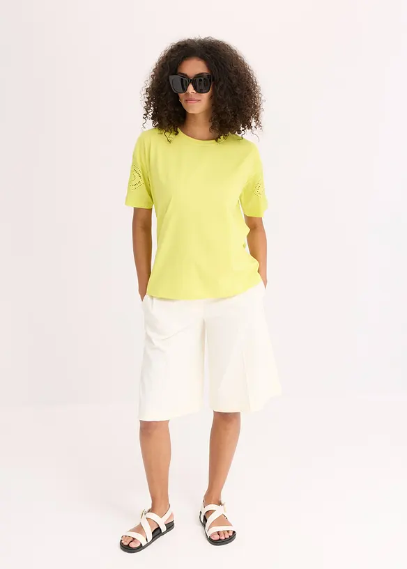 Topp med h&aring;lbroderi, bonprix