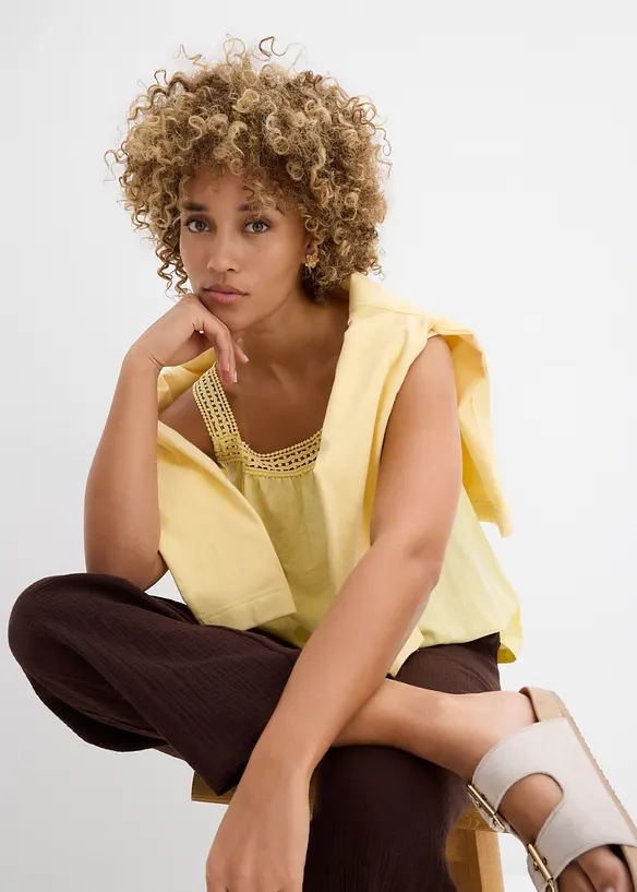 Avslappnat linne med axelband i spets, bonprix