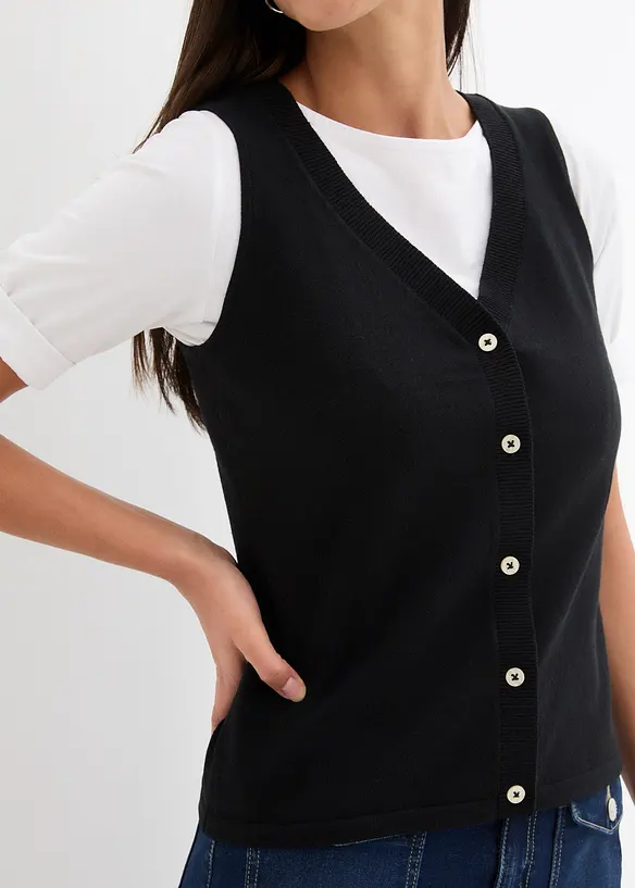 Finstickad v&auml;st med knappar, bonprix