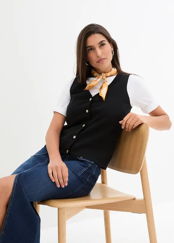 Finstickad v&auml;st med knappar, bonprix