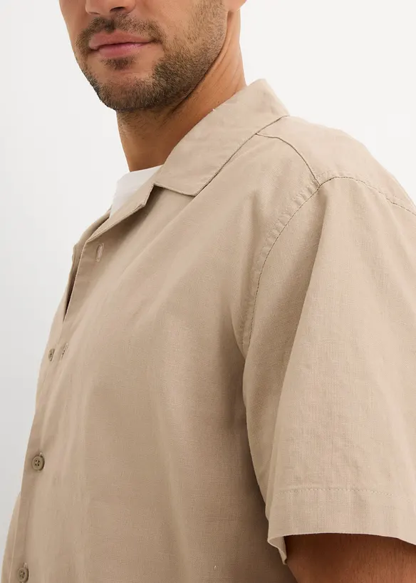 Kort&auml;rmad skjorta i luftig linnemix, avslappnad passform, bonprix