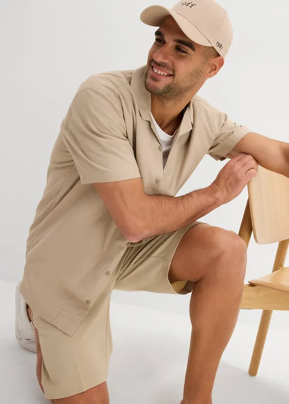 Kort&auml;rmad skjorta i luftig linnemix, avslappnad passform, bonprix