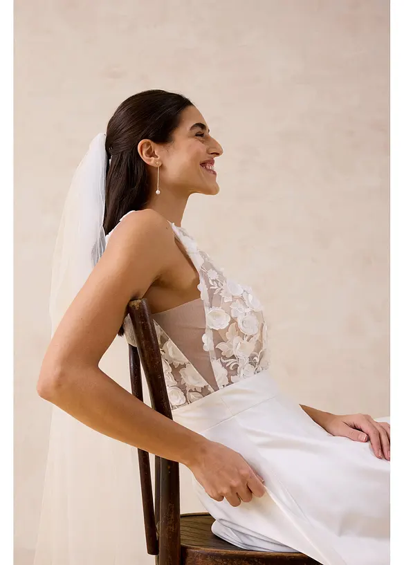 Brudkl&auml;nning i glansig satin med blomapplikation, bonprix