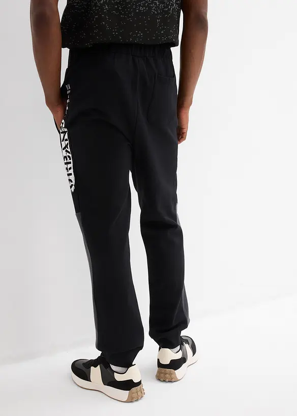 Joggingbyxa med &aring;tervunnen polyester, bonprix