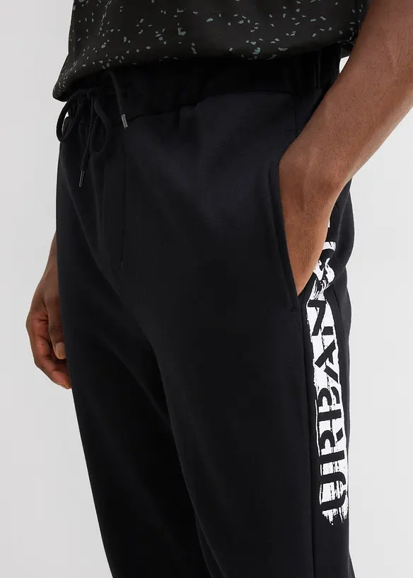 Joggingbyxa med &aring;tervunnen polyester, bonprix