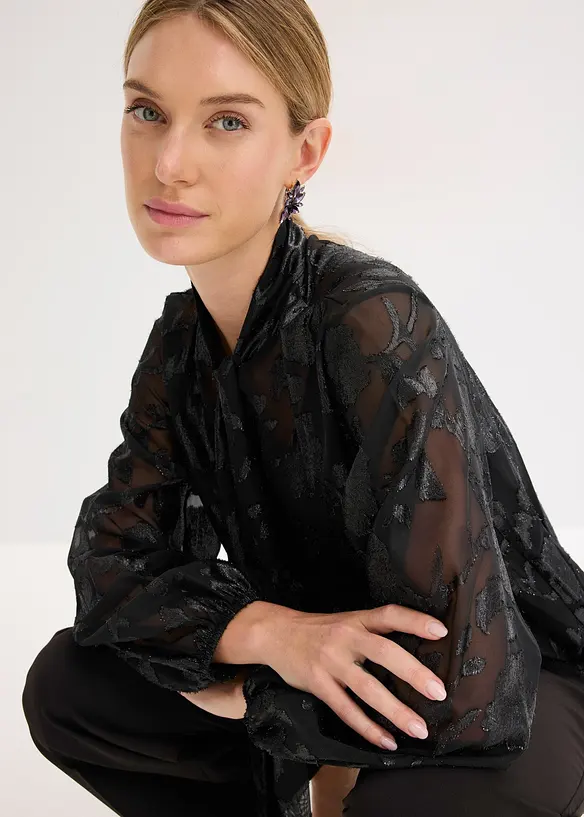 Dra p&aring;-blus med broderi, bonprix