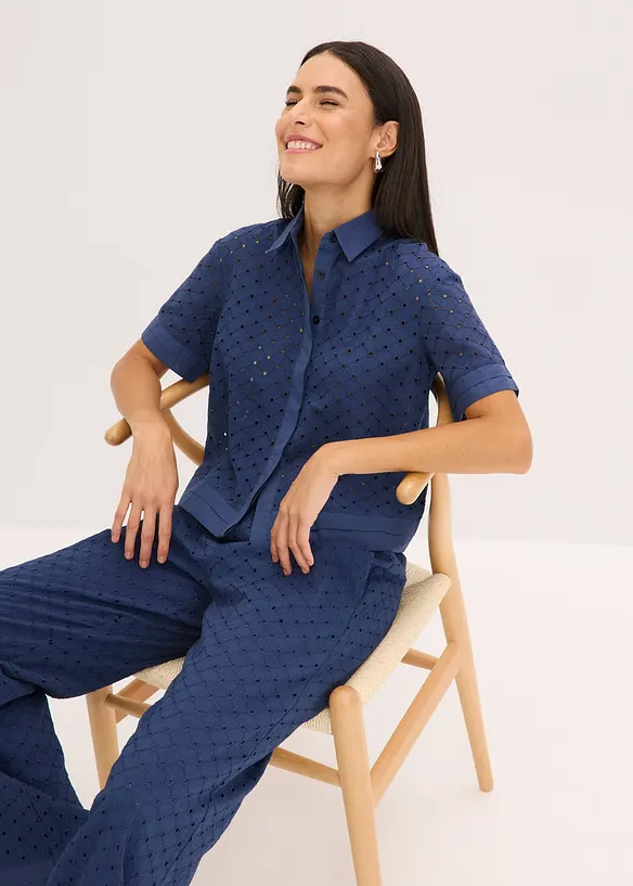 Blus med h&aring;lbroderi, bonprix